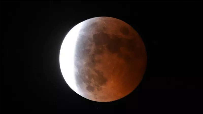 مركبة يابانية توثق وجود المعادن على سطح القمر