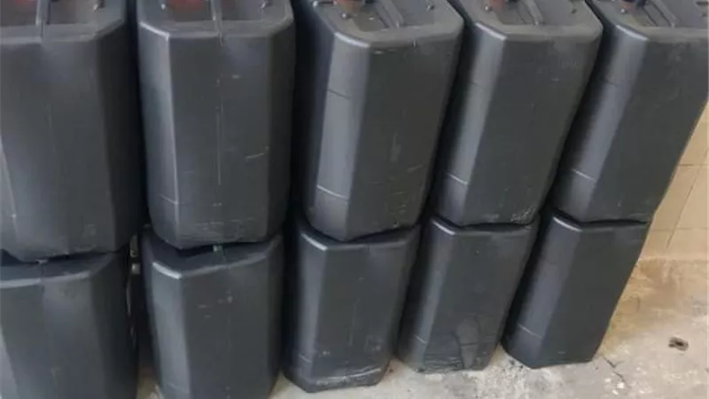ضبط 50 طن ملح و1623 لتر زيت وبنزين و100عبوة سجائر ببلبيس