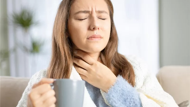 كيف تتخلص من التهاب الحلق في الشتاء بطرق طبيعية داخل المنزل