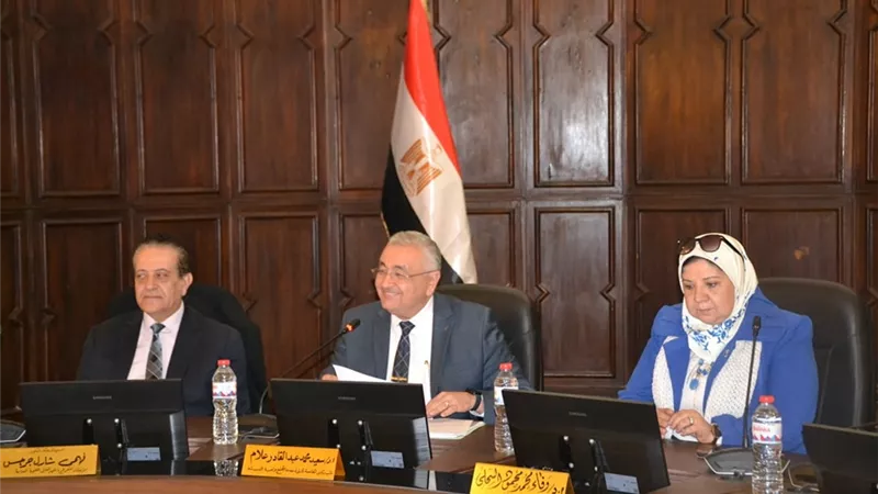 جامعة الإسكندرية تشكل لجنة لتوثيق المباني والمقتنيات التراثية