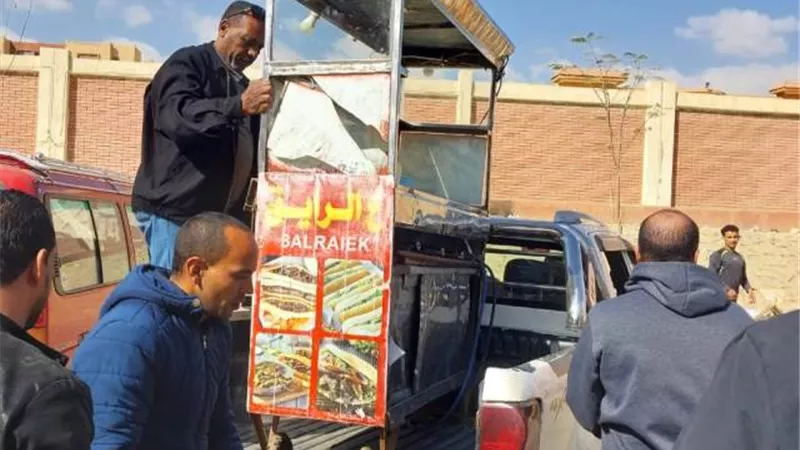 رضوان: جهاز بدر يغلق ورشتان ويشن حملة مكبرة على الإشغالات.. صور