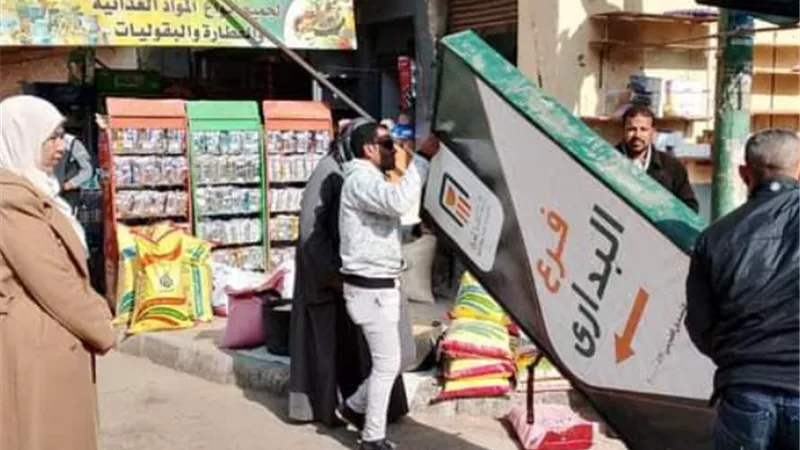 محافظ أسيوط يوجه باستمرار مراجعة الإعلانات وإزالة اللافتات العشوا