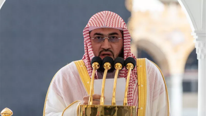 خطيب الحرم المكي : العقل أصل المعرفة وبه توزن الأمور