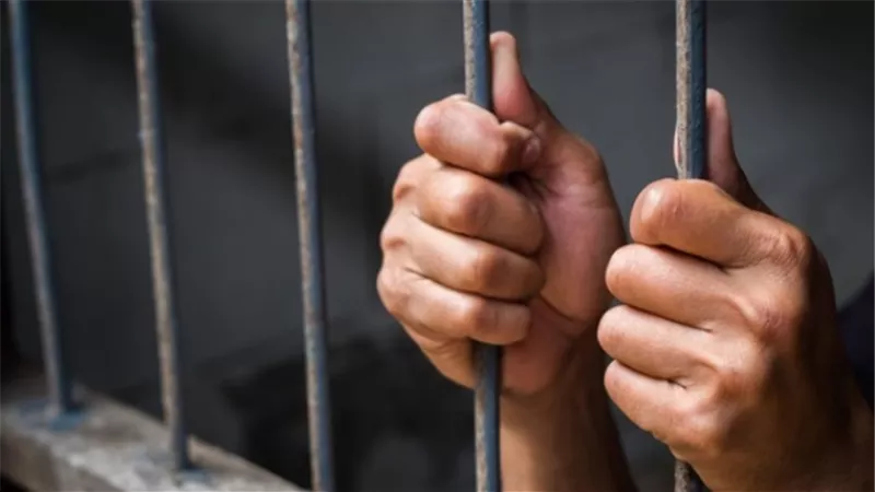 حبس تاجر مخدرات ٤ ايام بالمنيا لحيازته الصنف والسلاح