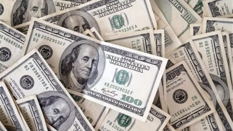 تراجع الدولار قبل صدور بيانات رئيسية عن التضخم بأمريكا