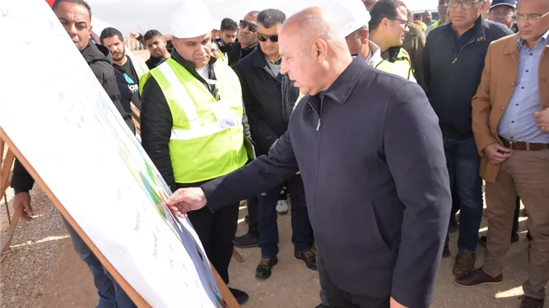وزير النقل تفقد مواقع العمل بمشروع الخط الثاني للقطار الكهربائى