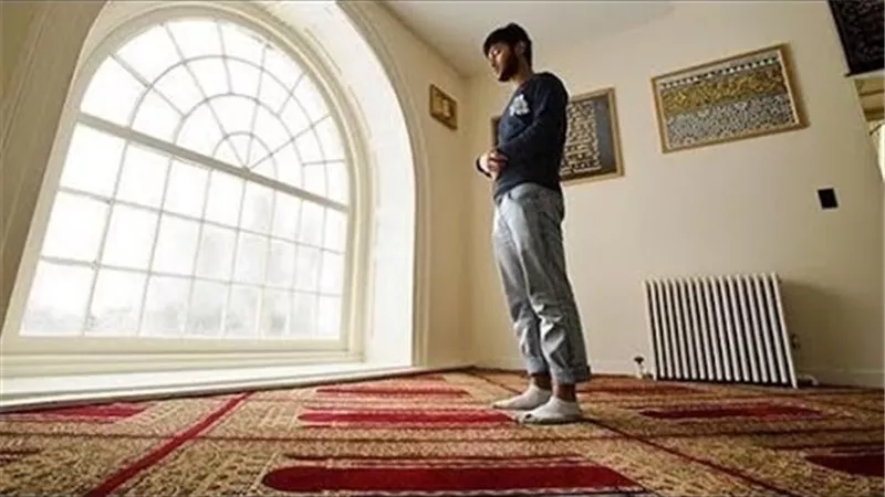 مشروعية تكرار السورة بعد الفاتحة في الركعتين