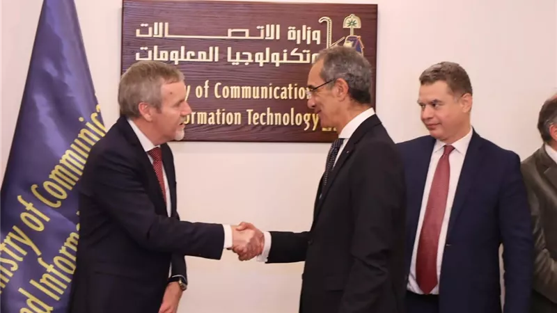طلعت يؤكد حرص الدولة على تشجيع الشركات على إقامة مراكز لتصدير الخدمات الرقمية
