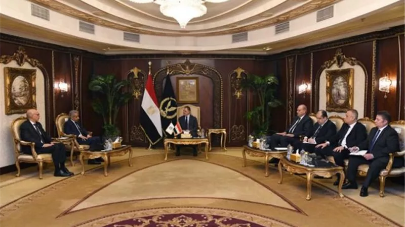 توفيق يستقبل أمين عام مجلس وزراء الداخلية العرب للإعداد للإجتماع الوزارى السنوي المقرر عقده بتونس