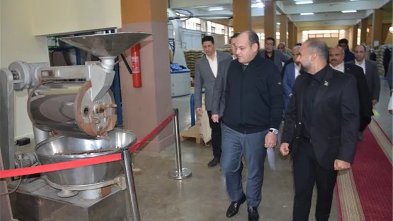 وزير الصناعة يتفقد مصانع لانتاج البن والأجبان والخضروات المجمدة بالعبور