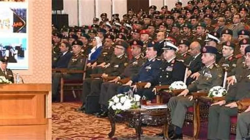 وزير الدفاع يشهد مناقشة البحث الرئيسى لإدارة الشئون المعنوية