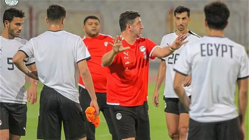 عاشور يشارك ومرموش بالكمامة.. تفاصيل مران المنتخب استعدادًا للكونغو