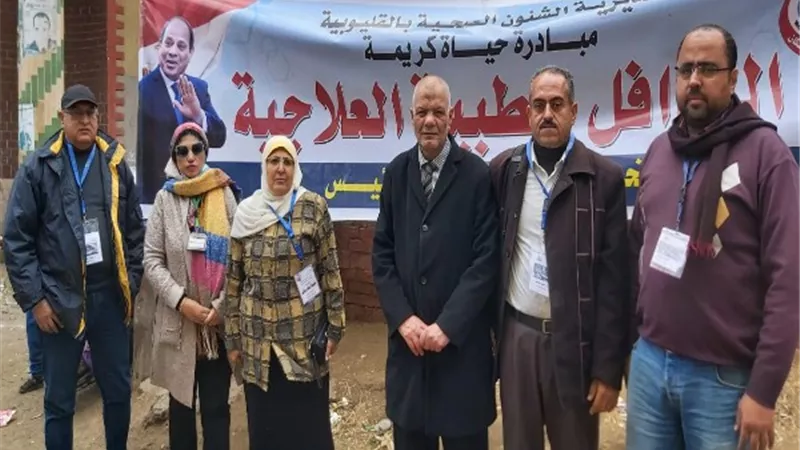 كشف وعلاج ١٤١٤مواطن خلال القافلة الطبية في قرية سري بطوخ..بالمجان