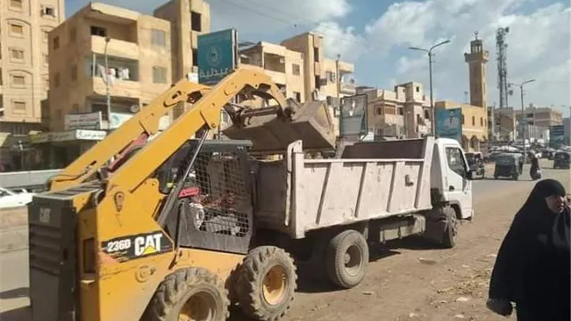 محافظ كفرالشيخ يتابع جهود تحسين مستوى الخدمات المقدمة للمواطنين