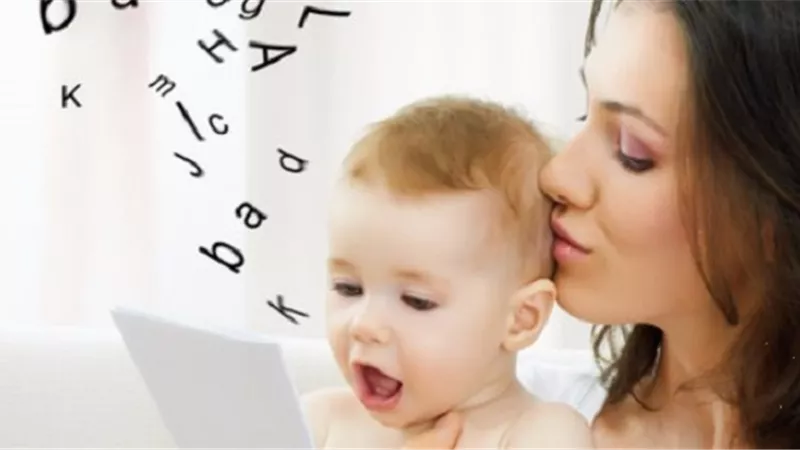 كيف تساعد طفلك عى الكلام في سن مبكر ؟ خبيرة تجيب