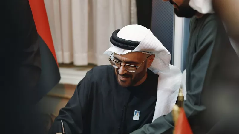 في ندوة بالقاهرة.. إشادة جماعية بكتاب جمال السويدي عن صاحب السمو الشيخ محمد بن زايد