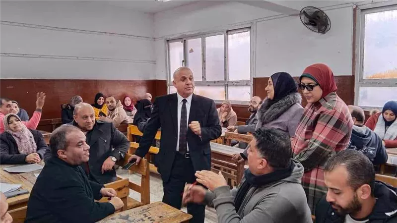 وكيل تعليم دميـاط يفاجئ كنترول الشهادة الإعدادية