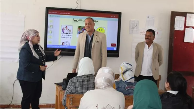 مديرتعليم الإسماعيلية يتفقد برنامج التأهيل التربوي للمعلمين الجدد