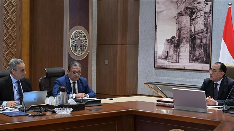مدبولي يوجه بإعداد تقرير دوري عن الجهود المبذولة لضبط الأسواق