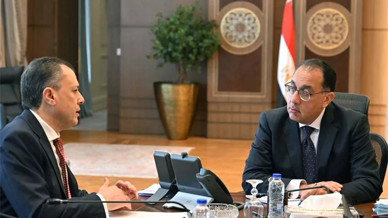 مدبولي يبحث مع وزير السياحة آليات زيادة أعداد الوافدين إلى مصر