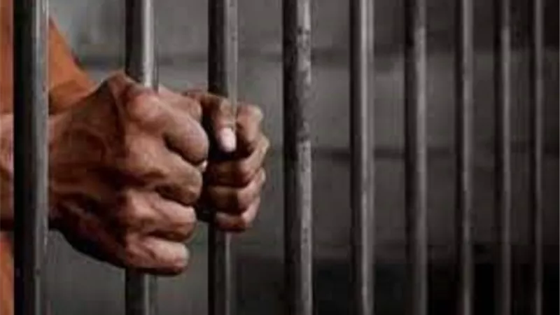 المشدد 15 سنة لعاطل شرع في قتل حلاق رفض حلاقة شعره ولحيته ببنها