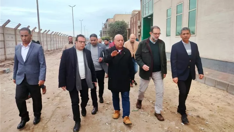 الهوبي يبحث الإرتقاء بمنظومة سلامة الغذاء بمحافظة دمياط