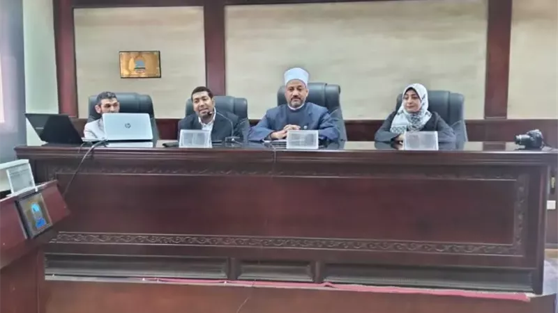 وكيل كلية التربية بالغردقة تفتتح دورة اللغة العربية للأئمة