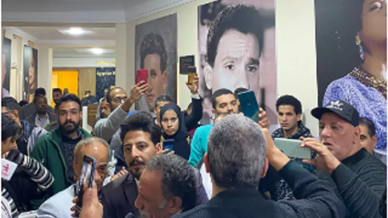 هتافات داخل نقابة الموسيقيين تطالب برجوع مصطفى كامل عن قرار استقالته