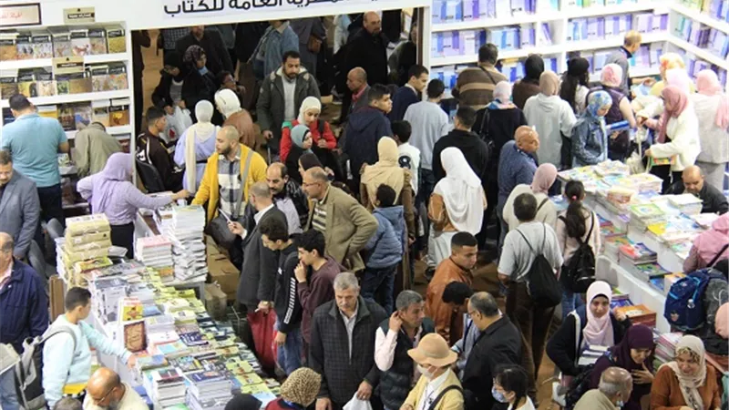 معرض القاهرة الدولي للكتاب في عيون النقاد والأدباء والناشرين