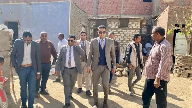 النيابة الإدارية تعاين موقع إصابة طفلة بسبب سقوط عمود إنارة عليها في كوم أمبو
