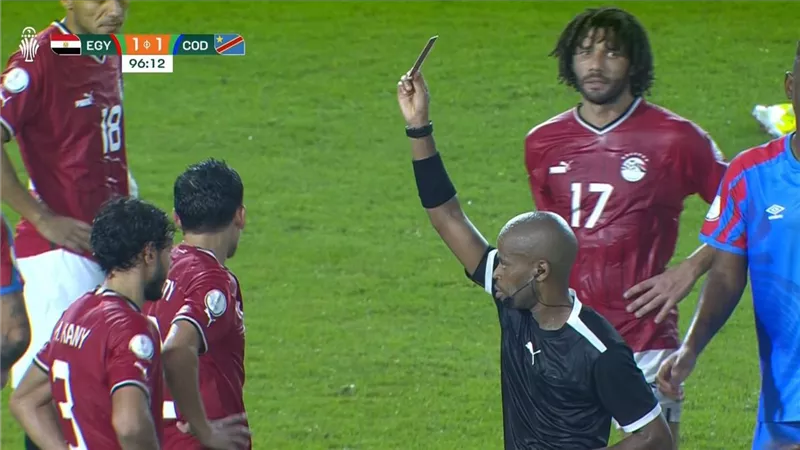مصر تأمام الكونغو بـ10 لاعبين بعد طرد محمد حمدي..فيديو