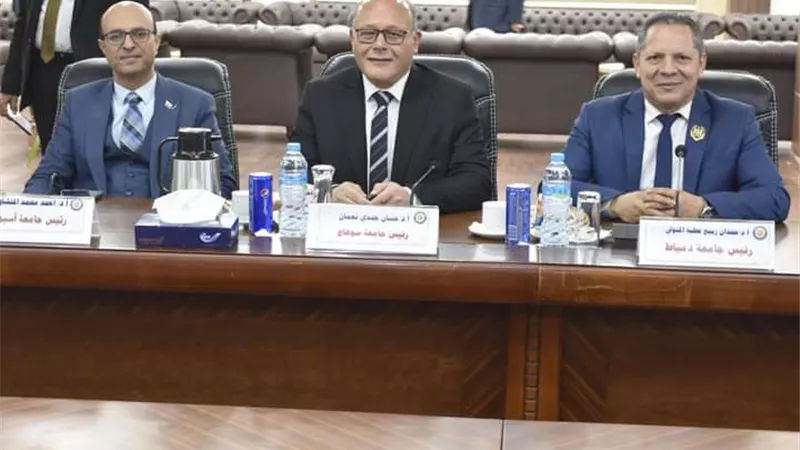 رئيس جامعة سوهاج يشارك بالاجتماع الدوري للمجلس الأعلي للجامعات