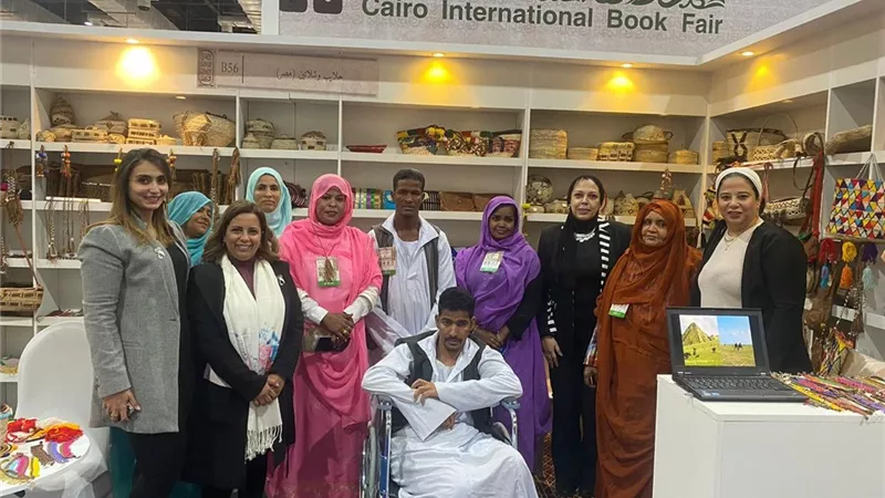 القومى للمرأة يشيد بمعروضات جناح حلايب وشلاتين بمعرض الكتاب