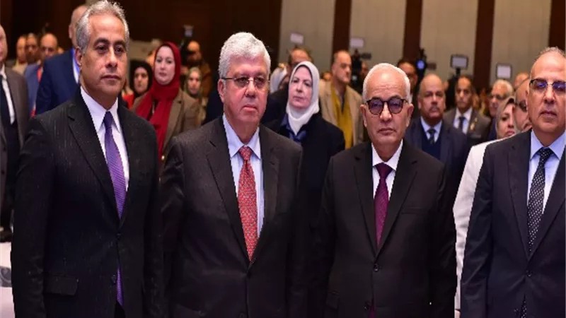 وزير العمل يشارك في مؤتمر التربية والتعليم بشأن نظام 
