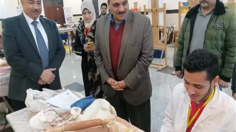 نائب رئيس جامعة بنها يتفقد فعاليات ملتقى إبداع الخامس لكليات التربية النوعية