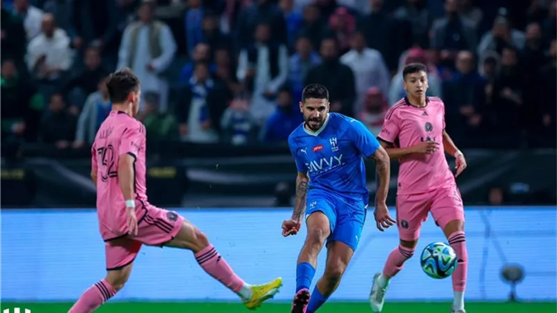ديلجادو يهدر فرصة تسجيل الهدف الثالث للهلال أمام إنترميامى - شاهد