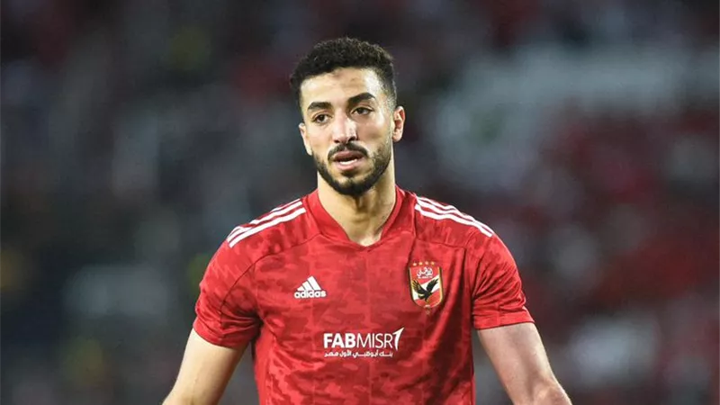 عرض قطري يهدد استمرار محمد عبد المنعم في الأهلي