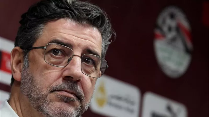 مينفعش يمشي غير بالتراضي .. إبراهيم فايق يكشف تفاصيل عقد فيتوريا