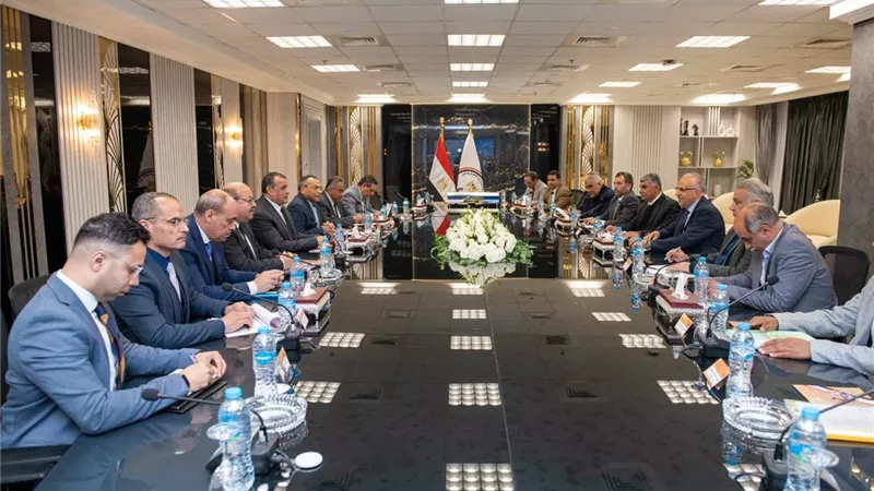 وزيرا الإنتاج الحربي و الري يبحثان أعمال تطوير منظومة الصيانة والتشغيل بالسد العالى