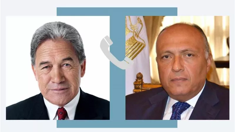 سامح شكري يتلقى اتصالاً من وزير خارجية نيوزيلاندا