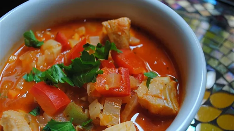 طريقة عمل شوربة السمك بالخضروات