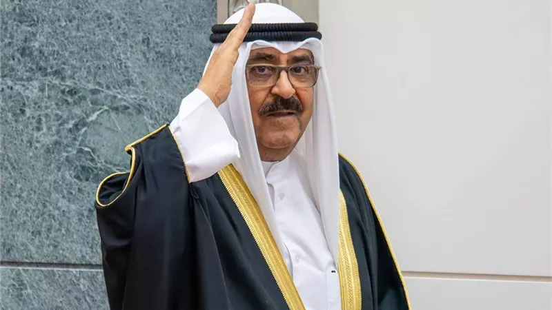 أمير دولة الكويت يصل الرياض في أول زيارة خارجية