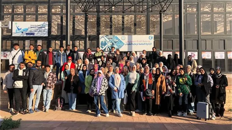 طلاب جامعة القناة يزورون معرض القاهرة الدولي للكتاب