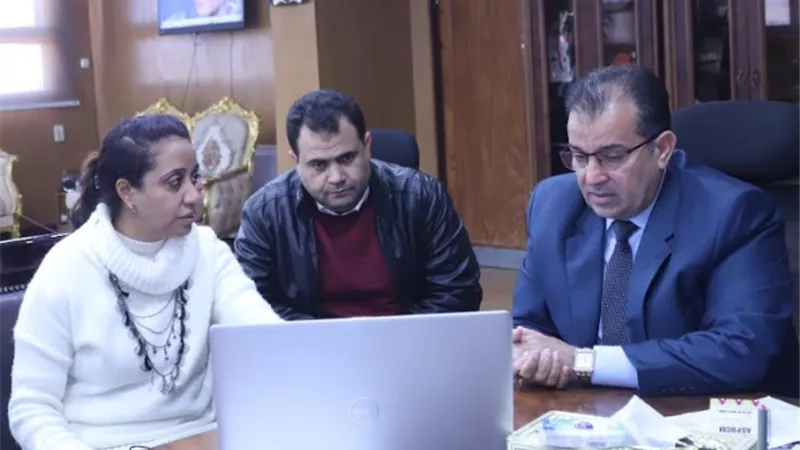 رئيس جامعة جنوب الوادي يلتقى فريق عمل تنسيق الموقع العام