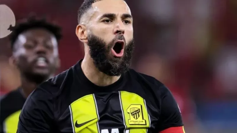 مدرب اتحاد جدة يحسم أزمة بنزيما