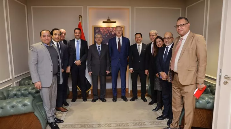 وزير الكهرباء يبحث مع «سيمنس» الألمانية تعزير التعاون المستقبلي
