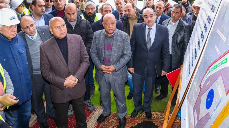وزير النقل يتفقد مشروعات تطوير ميناء دمياط