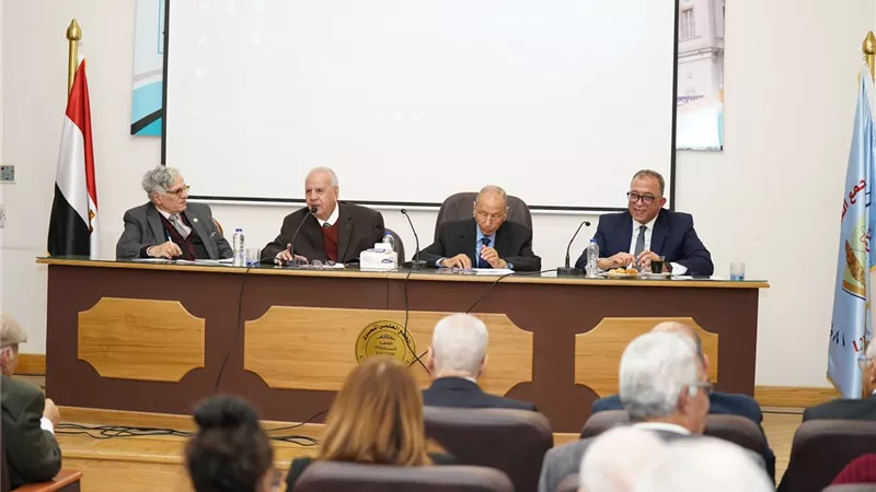 رئيس معهد التخطيط يلقي محاضرة حول «الواقع الراهن وآفاق المستقبل»