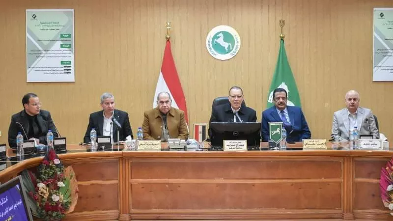 محافظ الشرقية يكرم خريجى المبادرة الرئاسية 1000مدير مدرسة