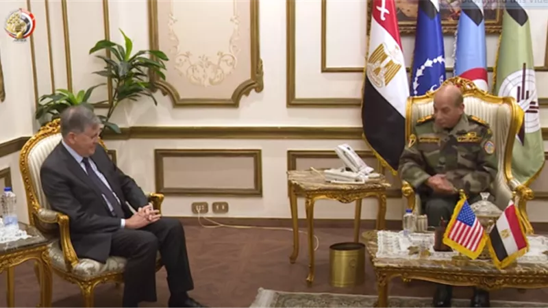 وزيرالدفاع يلتقي المبعوث الأمريكى الخاص بالقضايا الإنسانيةللشرق الأوسط